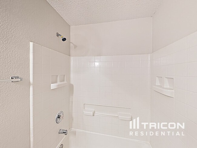 Building Photo - 704 River Run Dr