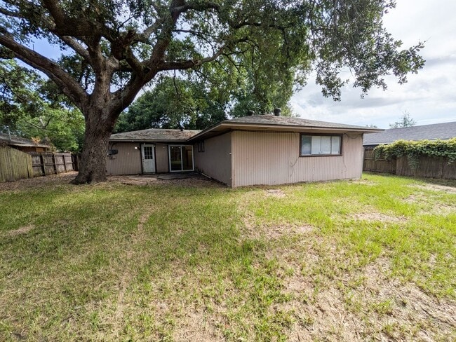 Building Photo - 2109 Coronado Pl
