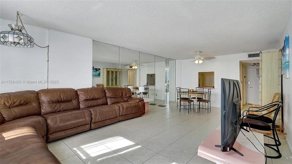 Building Photo - 3015 N Ocean Blvd