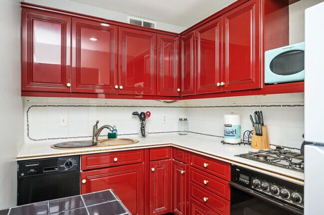 Building Photo - 215 Piedmont Ave NE