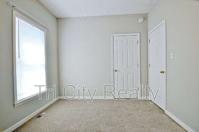 Building Photo - 109 St Albans Way