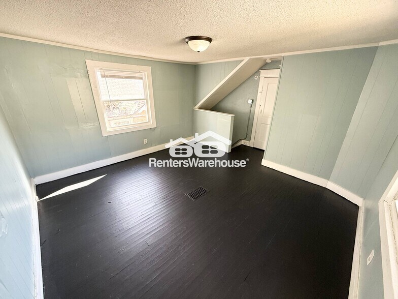 Building Photo - 1526 E 50th St