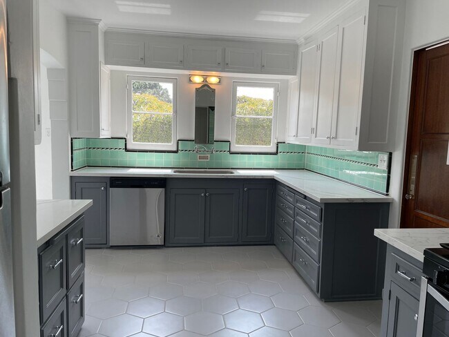 Building Photo - 316 Park Ave