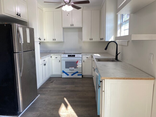 Building Photo - 406 Harper Ln