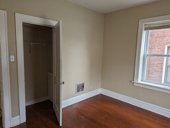 Building Photo - 5042 Mardel Ave