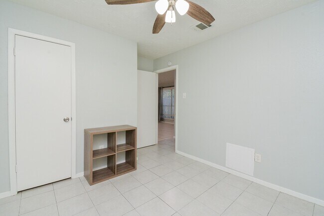 Building Photo - 16518 Monte Carlo Ln