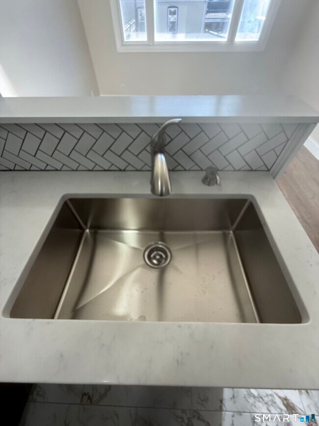 Building Photo - 8 S Broad St