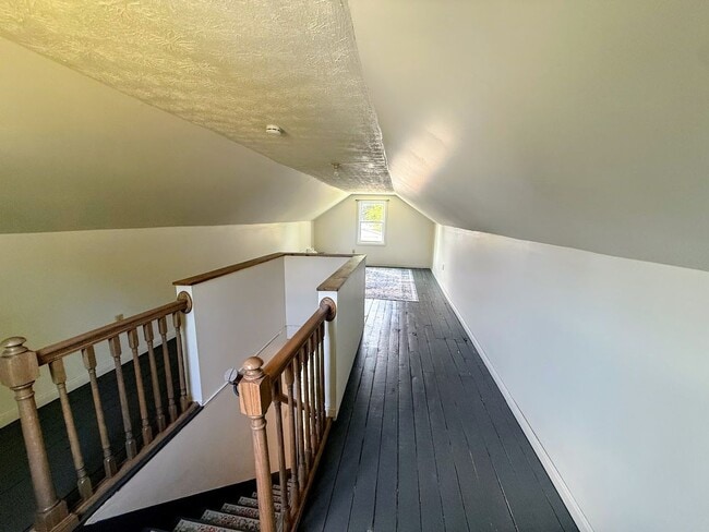 Building Photo - Three bedroom one bathroom single family home for rent