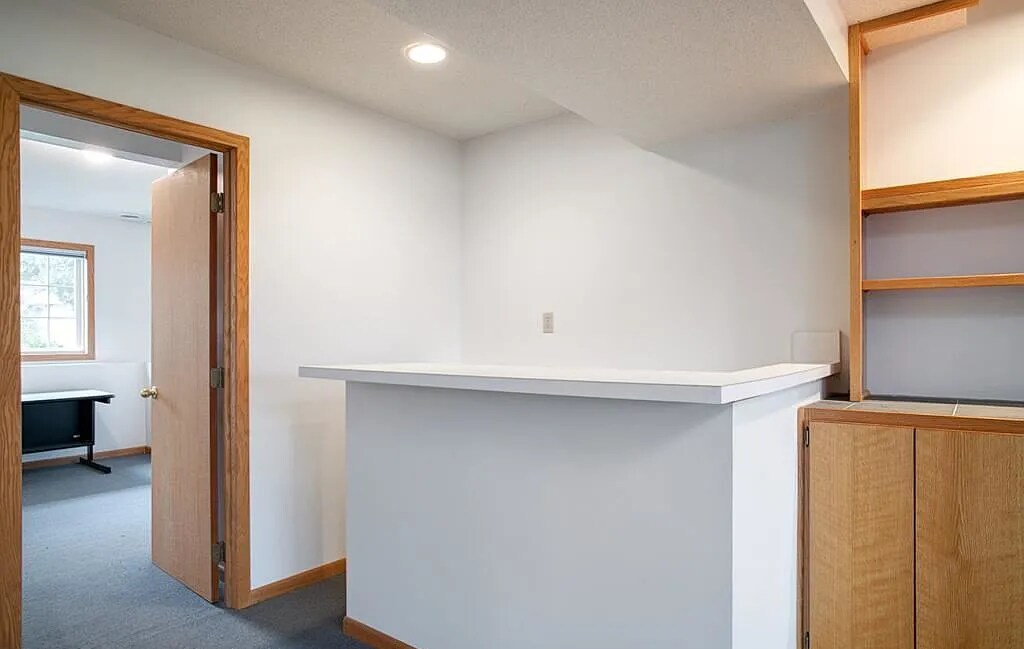 Building Photo - 644 Brockton Curv