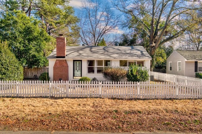 Building Photo - 408 Palm Dr S