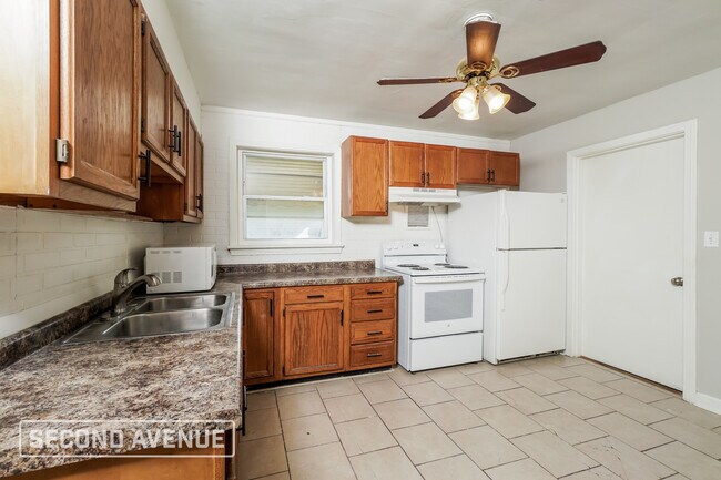 Building Photo - 2208 Plantation Dr