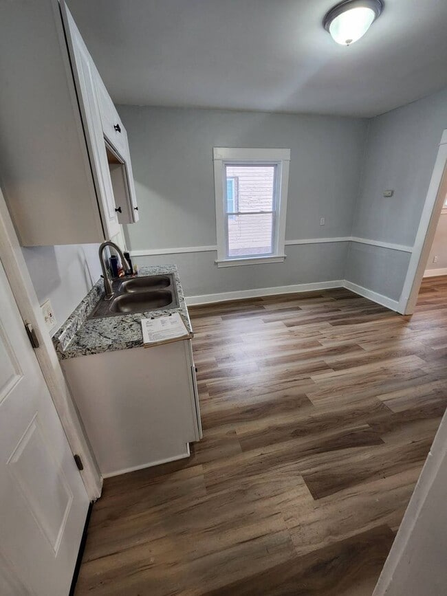 Building Photo - 12709 Parkhill Ave