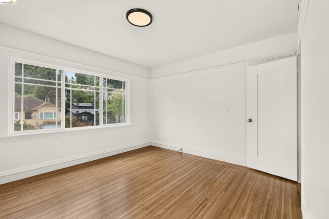 Building Photo - 846 Mandana Blvd