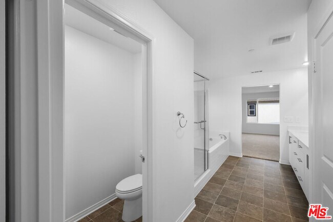 Building Photo - 2311 Blue Elm Rd