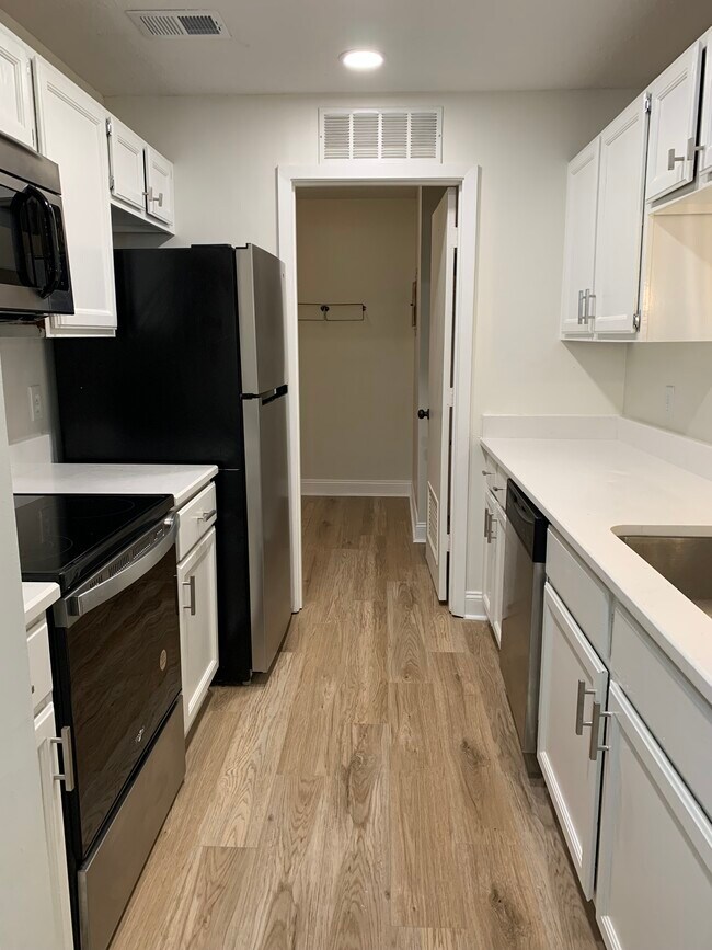 Building Photo - 524 Warm Springs Cir