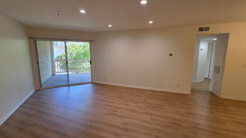 Building Photo - 697 Sutton Crest Trl