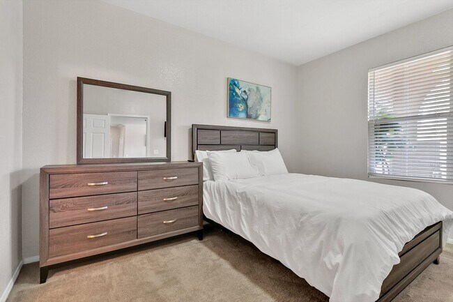 Building Photo - Fully Furnished/Great location 3 bedrooms 2  bath, community pool/gated in south summerlin area