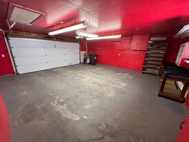 Building Photo - 1300 Riverview Rd