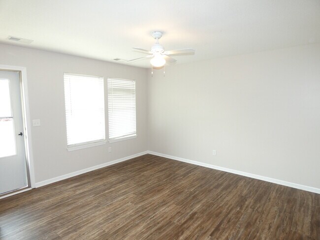 Building Photo - Beautiful Duplex in Gladstone, MO