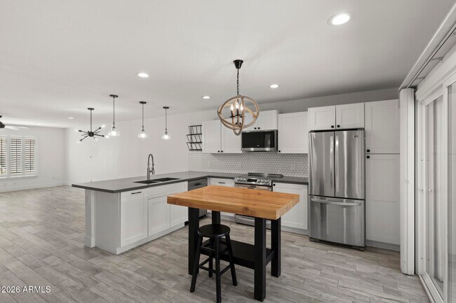 Building Photo - 8348 E Solano Dr
