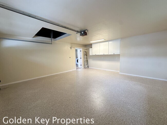 Building Photo - Beautiful home on a private, quiet street in Vista!