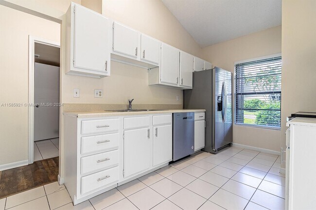 Building Photo - 7528 SW 95th Pl
