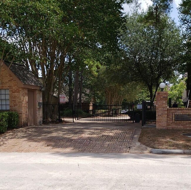 Building Photo - 16800 Sugar Pine Dr
