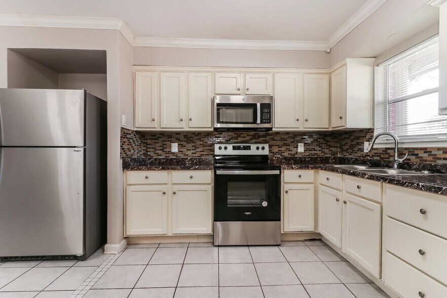 Building Photo - 12805 Bexley Dr