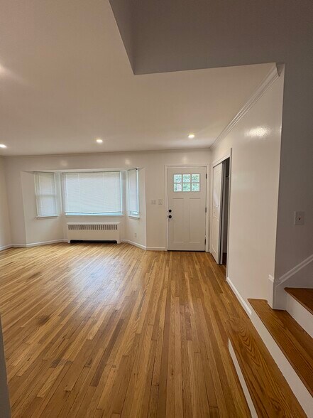 Building Photo - 49 Catalpa St