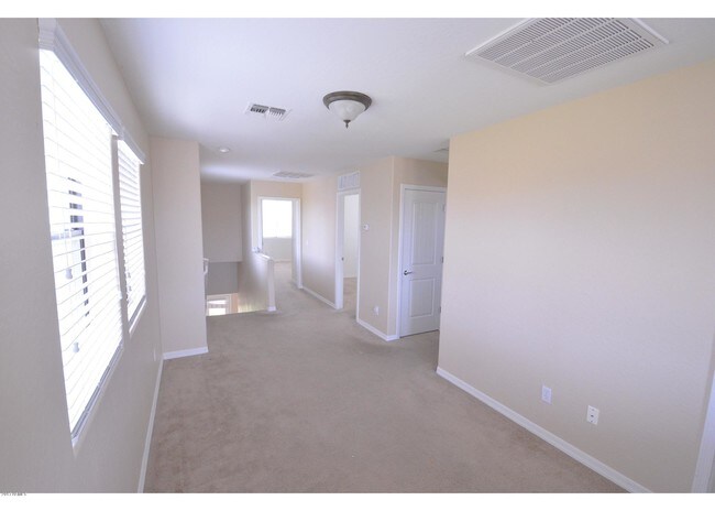 Building Photo - 1421 W Pelican Ct