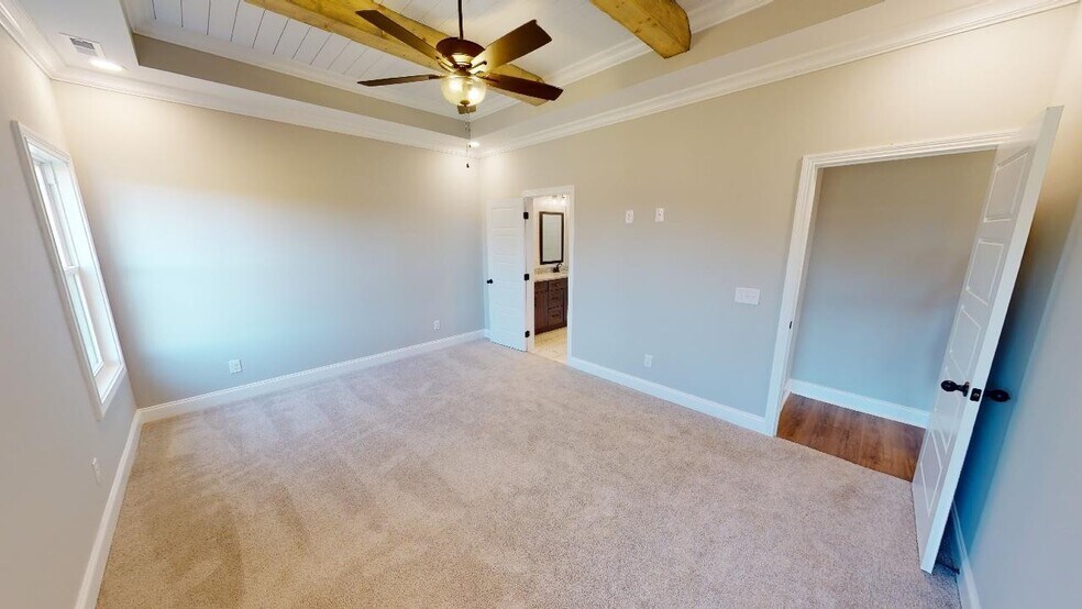 Building Photo - 221 Bluebell Dr