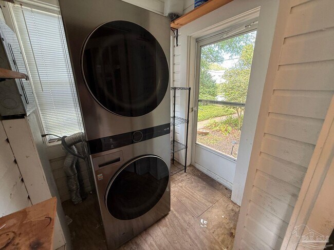 Building Photo - 1721 N 16th Ave