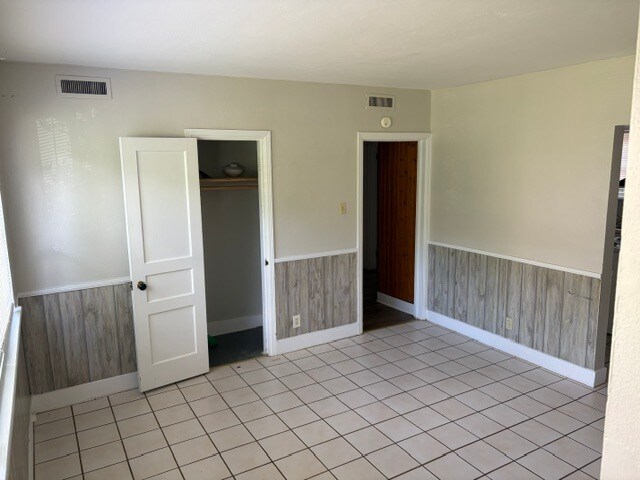 Building Photo - 814 Crawford Ave