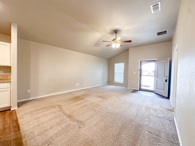 Building Photo - 3/2/2 Home in Windstone!