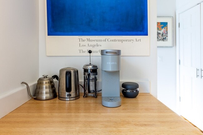 Building Photo - 5 month lease- Fully Furnished One bedroom...