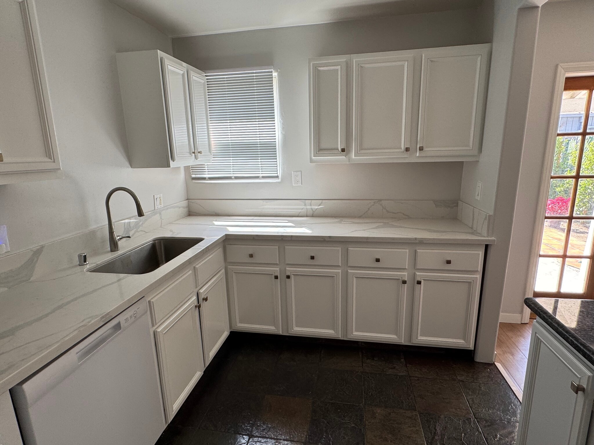 Kitchen Space - 5943 Tujunga Ave