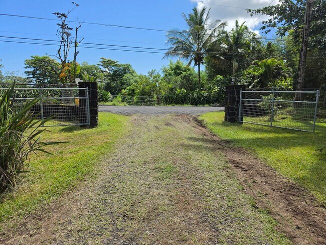 Building Photo - Available Now | Furnished 2BD/1BA Home in Hawaiian Paradise Park