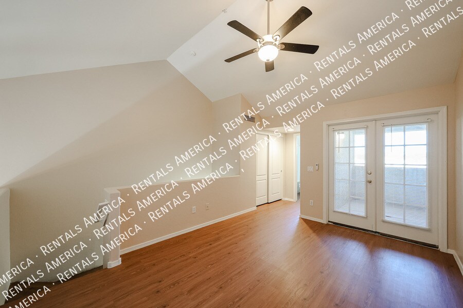 Building Photo - 3716 E University Dr