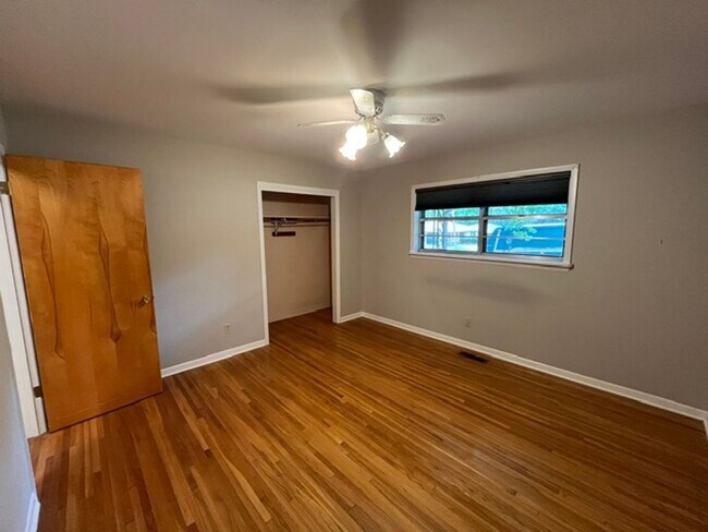 Building Photo - Very Nice 3 Bedroom 2 Bathroom House near the University of Arkansas Little Rock