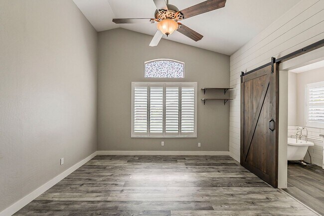 Building Photo - 4 bed, 2 bath home in Peoria