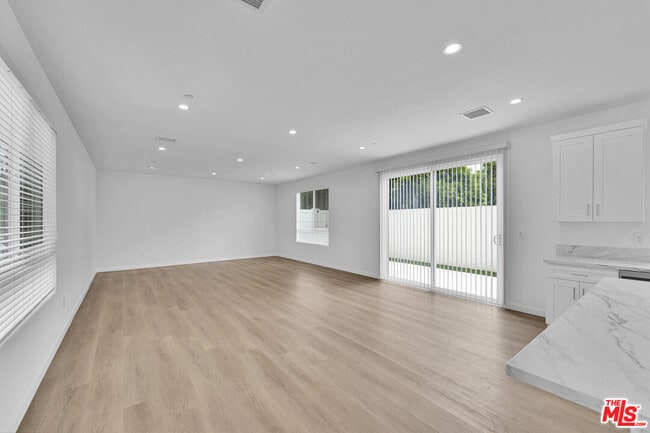 Building Photo - 8702 Silver Way