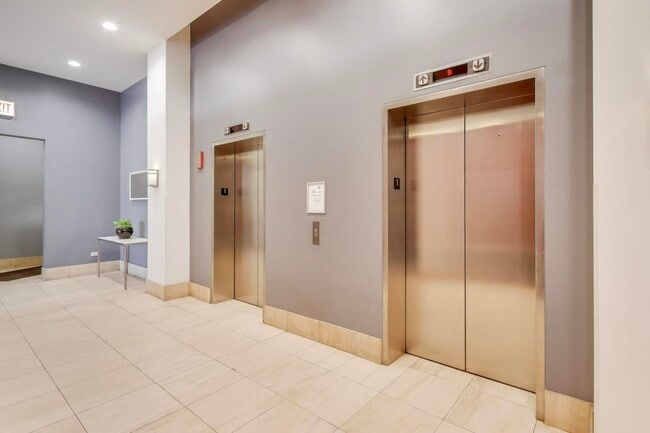 Building Photo - 1001 W Madison St