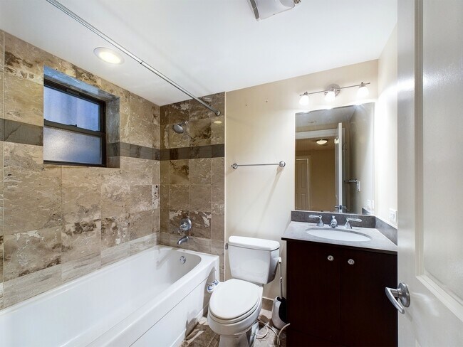 Building Photo - 632 W Barry Ave