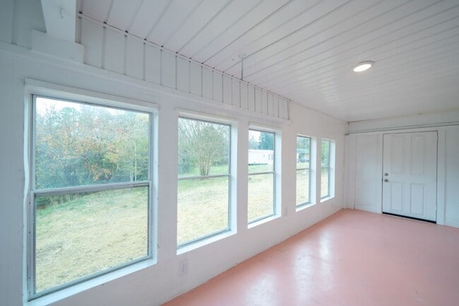 Building Photo - 4/2 House For Rent in Montevallo!