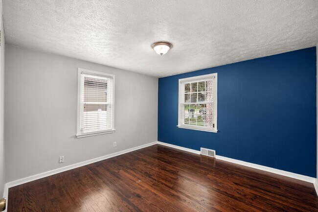 Building Photo - 3312 E 36th Ave