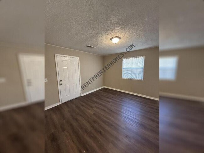 Building Photo - 404 N Scott St