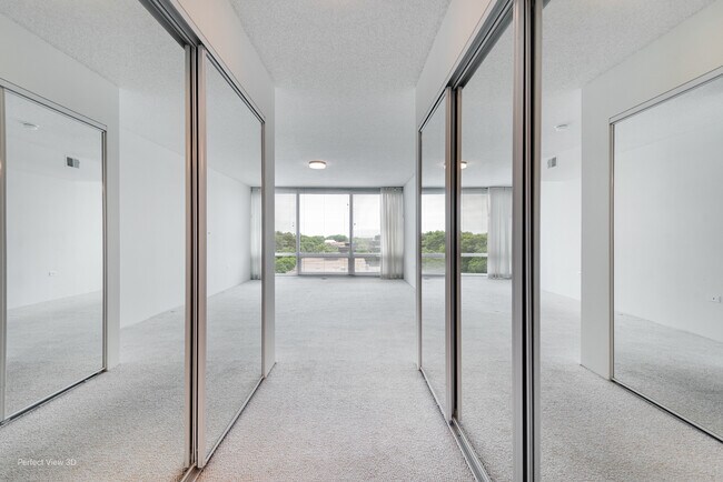 Building Photo - 9725 Woods Dr