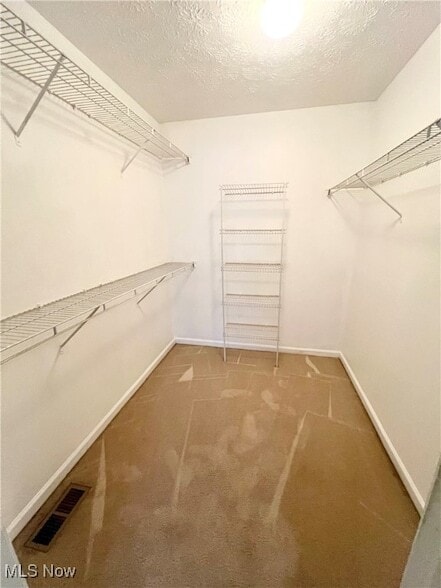 Building Photo - 654 Brookwood Ct