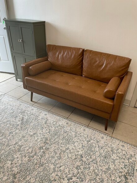 Building Photo - 107 Elyria St