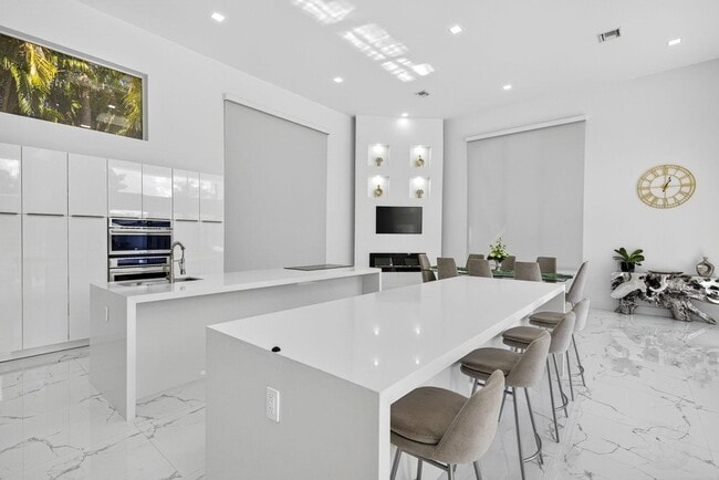 Building Photo - 2673 NW 64th Blvd